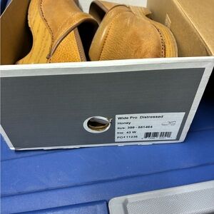 Wide Pro Distressed Honey Clogs